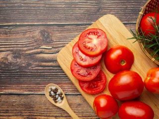 Manfaat Tomat Untuk Wajah Berjerawat dan Berminyak