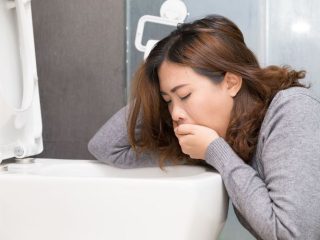5 Penyebab Mulut Terasa Pahit dan Mual